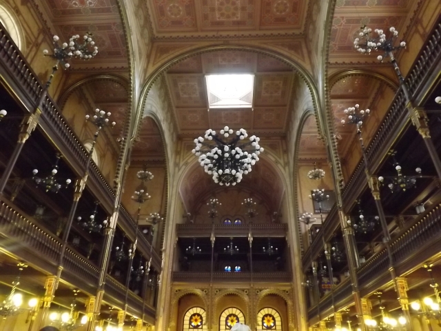 Por dentro da sinagoga