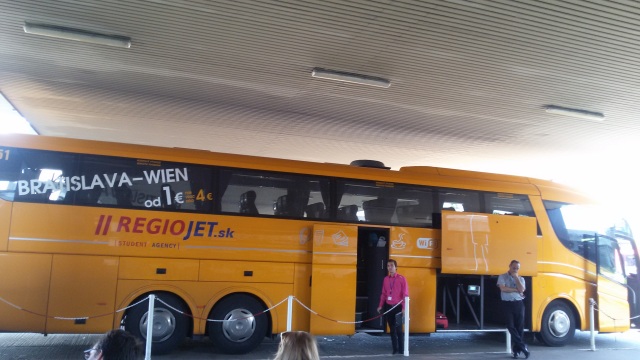 O ônibus na rodoviária de Bratislava